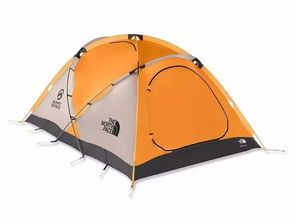 雨幕下的方寸天地 老爷爷的雨中露营记